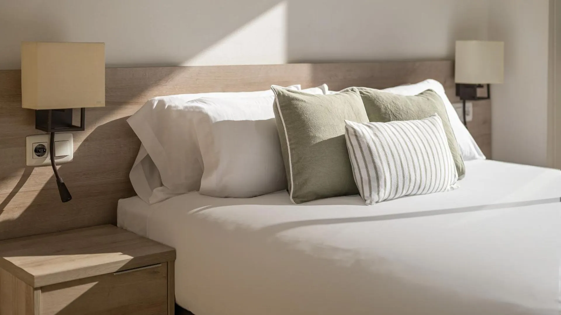 Stay U-Nique Apartments Pau Claris Barcellona 0*,  Spagna