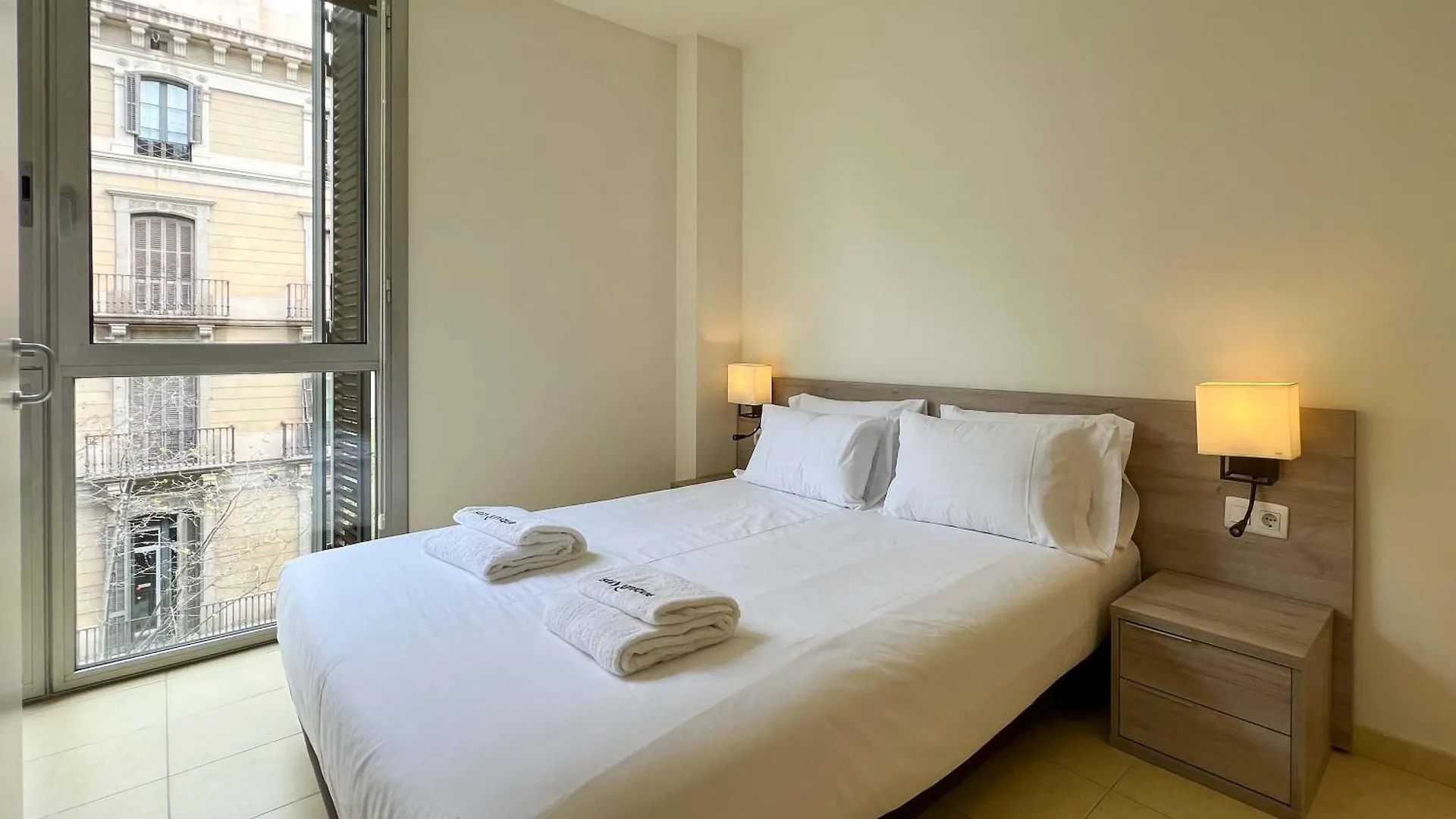 Stay U-Nique Apartments Pau Claris 바르셀로나 0*,  스페인
